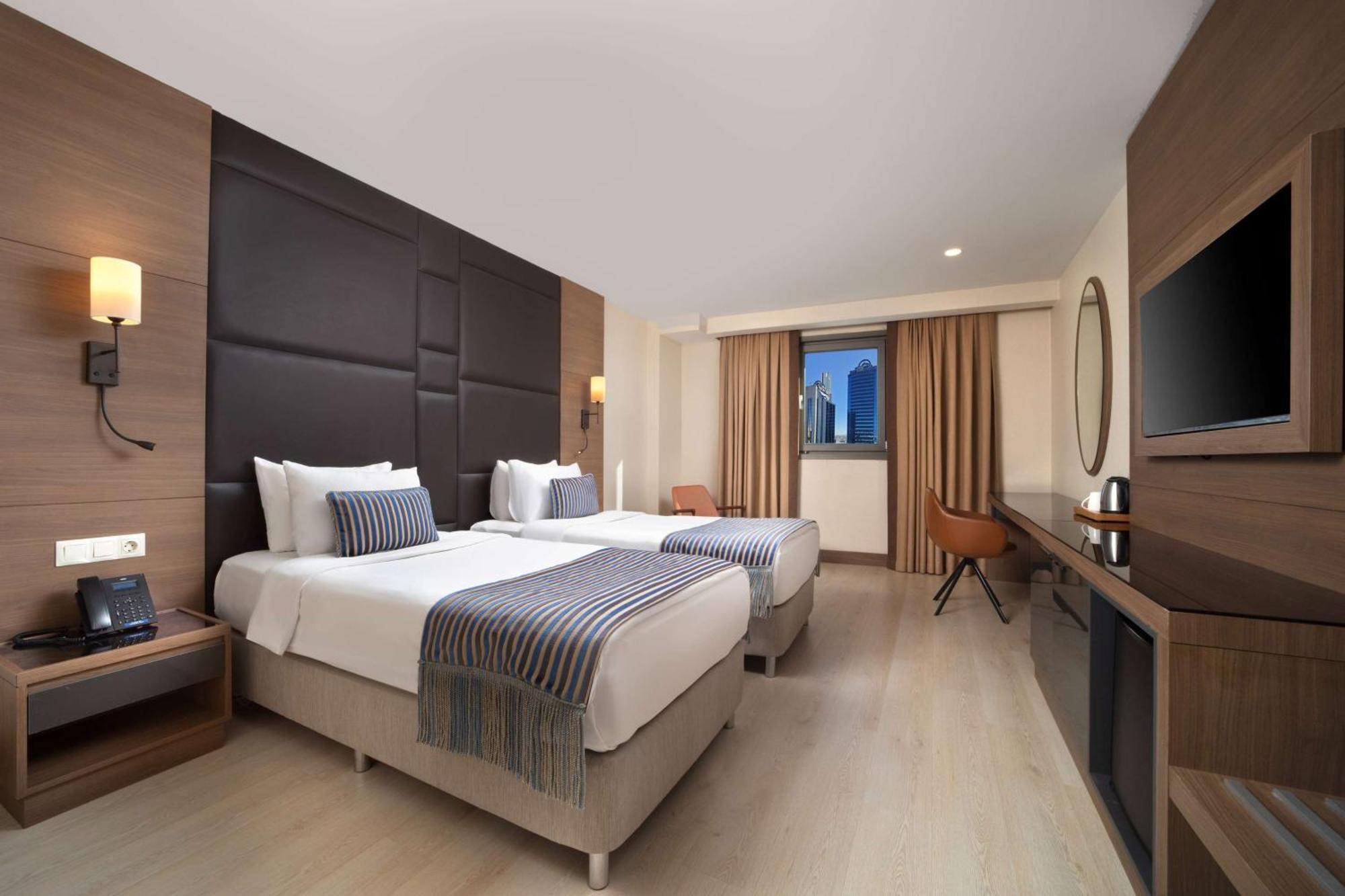 Tryp By Wyndham Istanbul Sisli Hotel Екстериор снимка