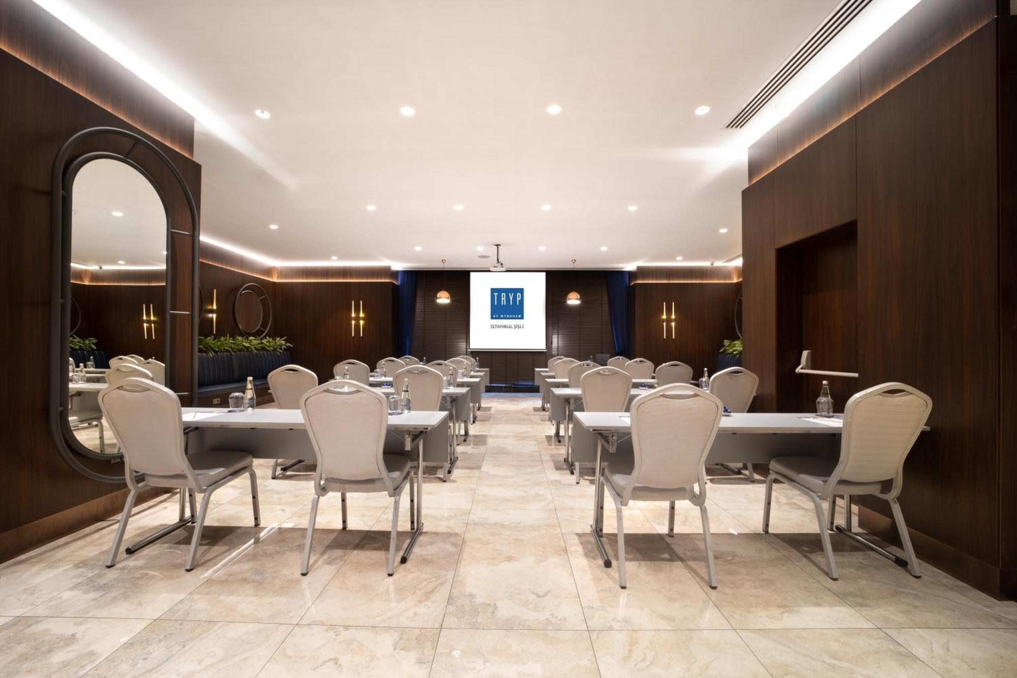 Tryp By Wyndham Istanbul Sisli Hotel Екстериор снимка