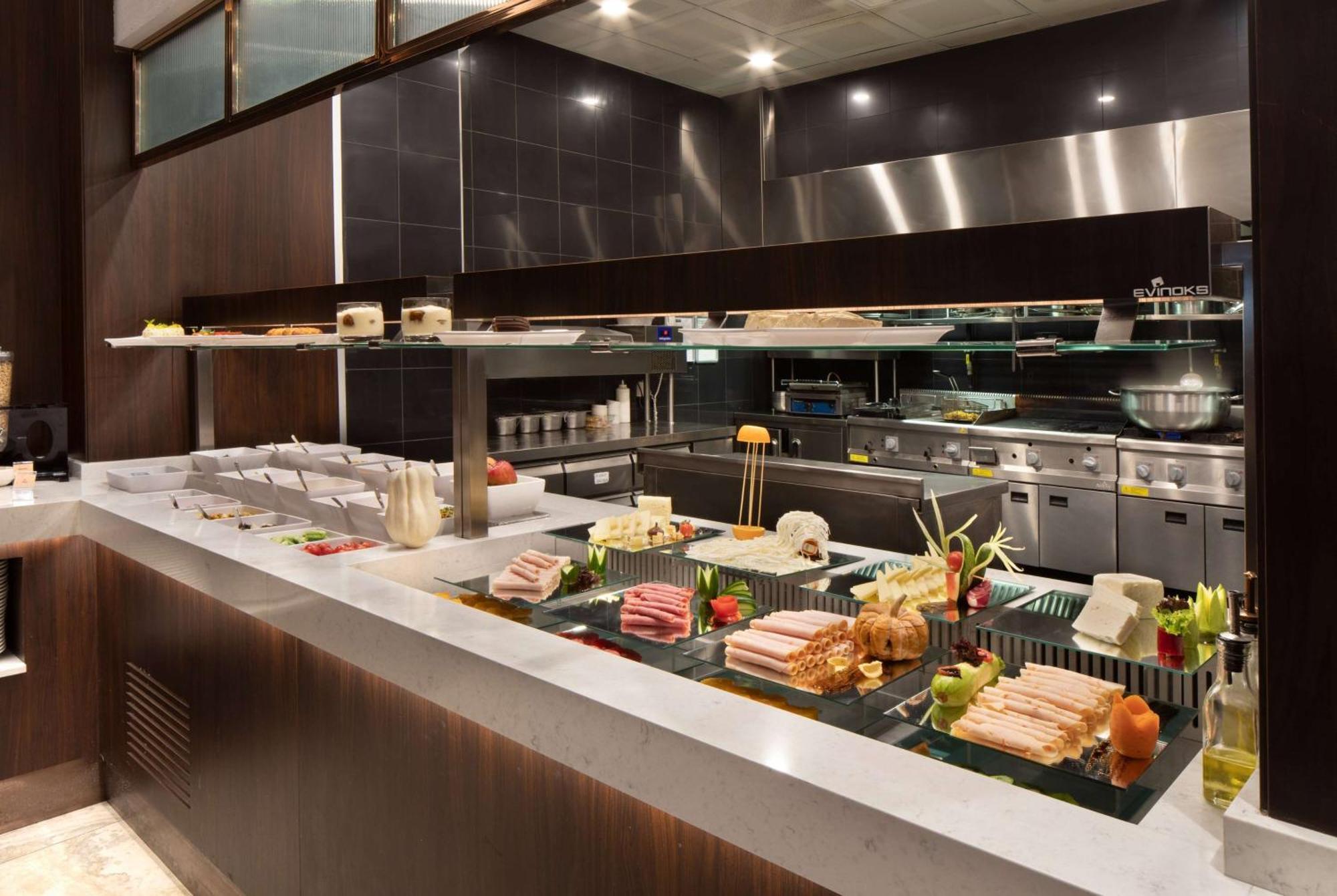 Tryp By Wyndham Istanbul Sisli Hotel Екстериор снимка