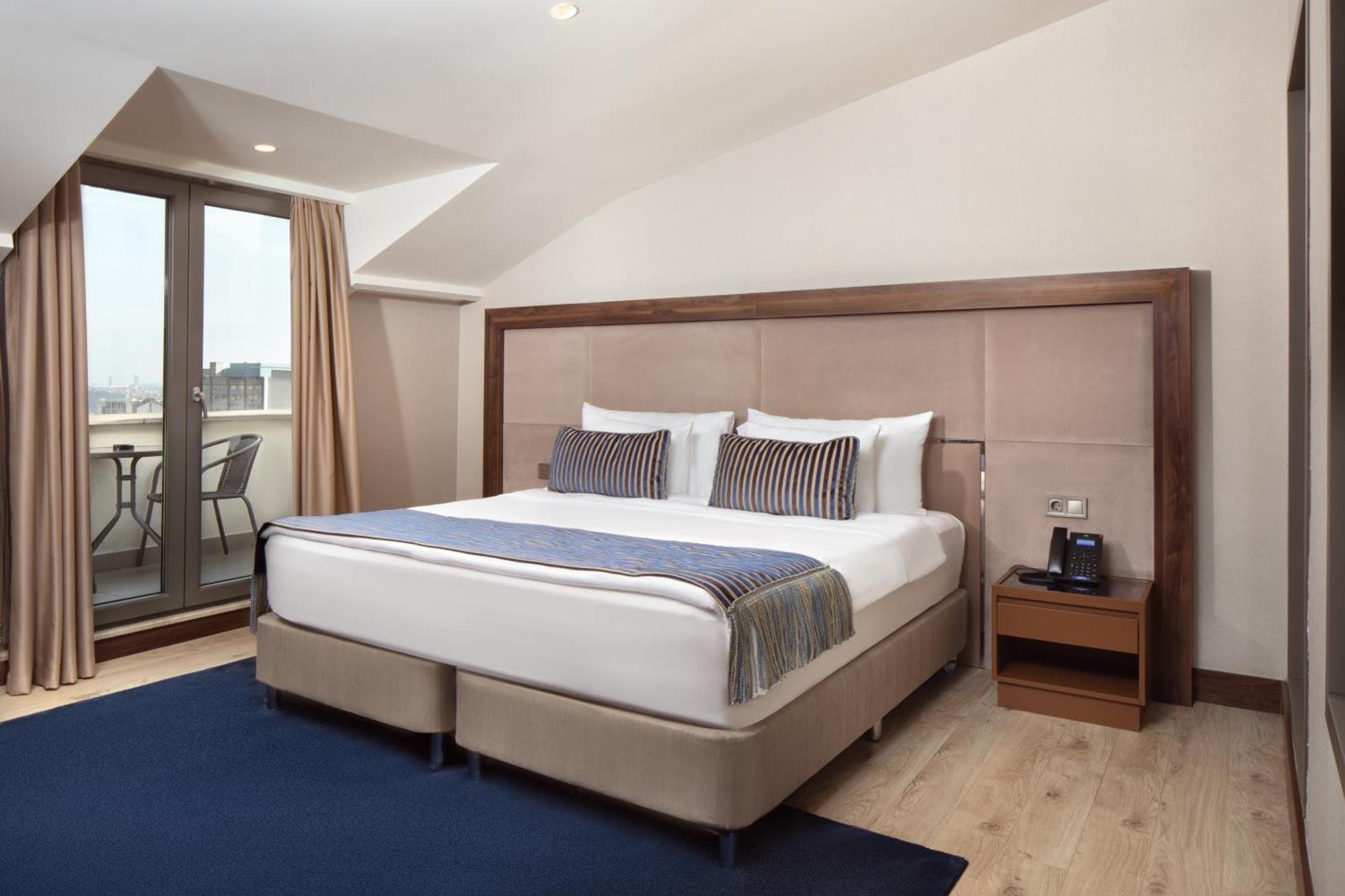 Tryp By Wyndham Istanbul Sisli Hotel Екстериор снимка
