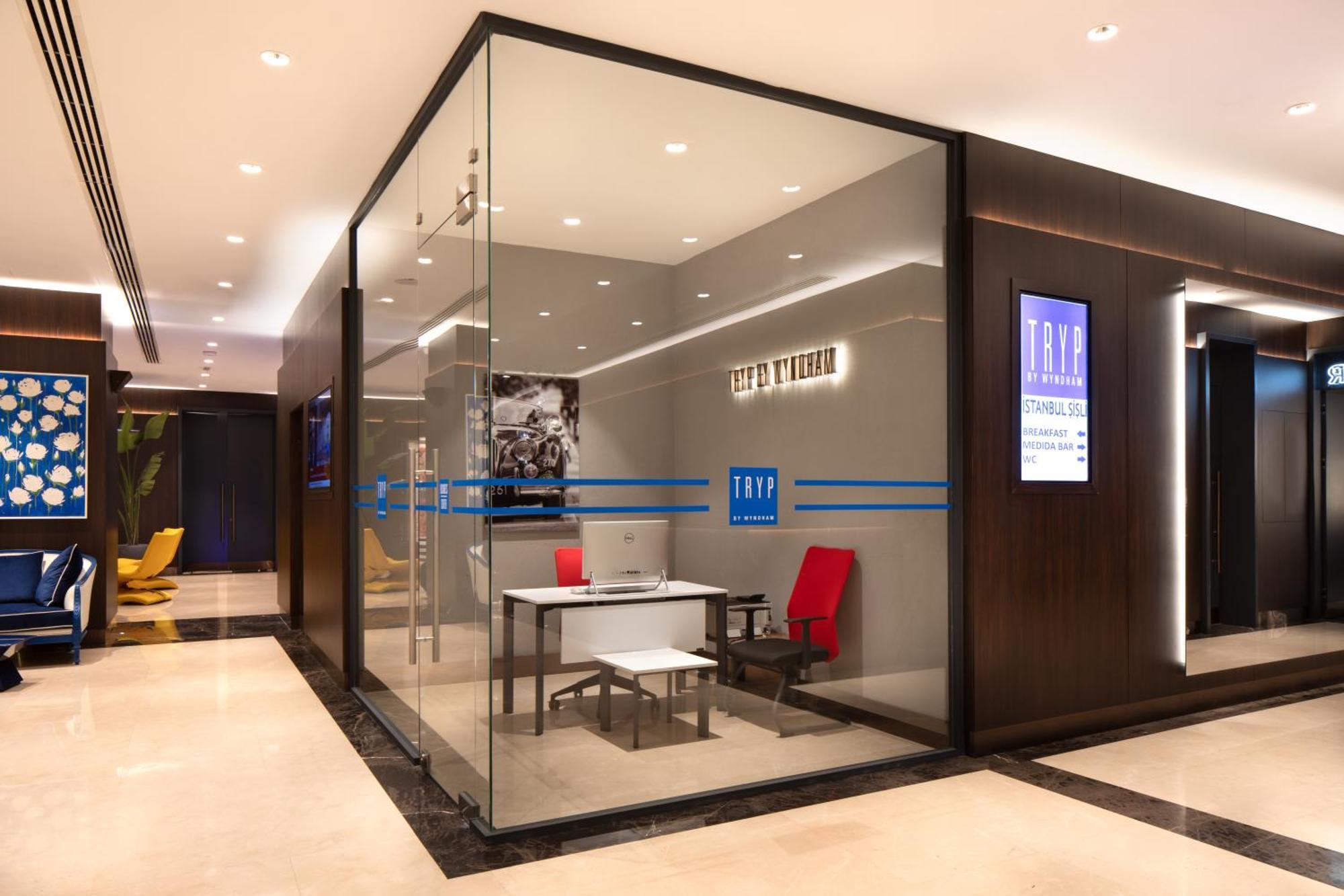 Tryp By Wyndham Istanbul Sisli Hotel Екстериор снимка